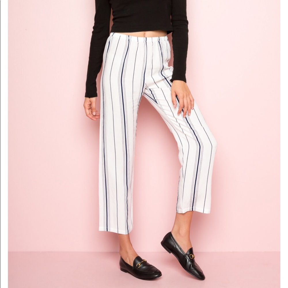 Cute, mid rise, brandy Melville Frankie pants.